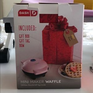 Dash pink mini waffle maker